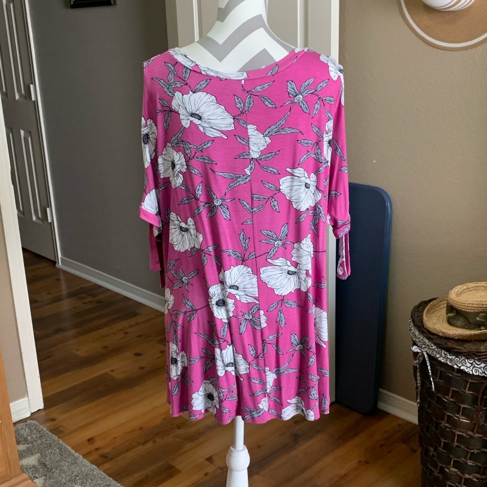 Cold Shoulder Top - Picture 5 of 7